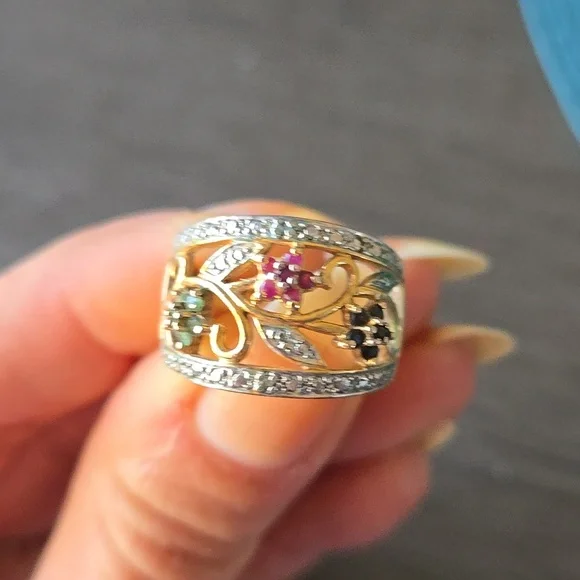 Elegant Gold and Silver Floral Ring. Size 8 - Picture 2 of 7